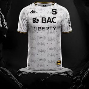 camisa de saprissa blanca de batman